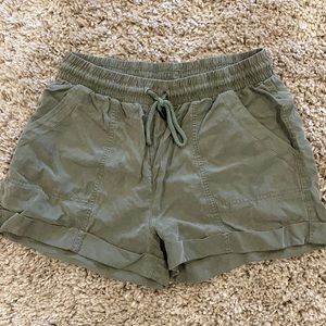 Universal threads elastic-waist green shorts sz md